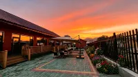 Tangbula · Wangshanhe Xianshi Homestay (Nilka Bee Town) - Mountain view