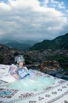 Xijiang Wants to stay in  Light Luxury Hotel (Observation Deck Branch) - Gym