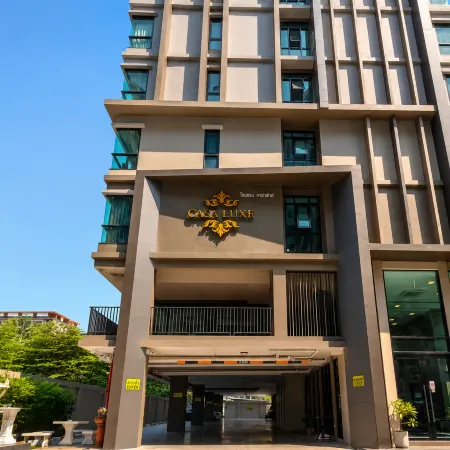 Casaluxe Hotel and Resident Отели рядом с достопримечательностью «Школа Хорванг»