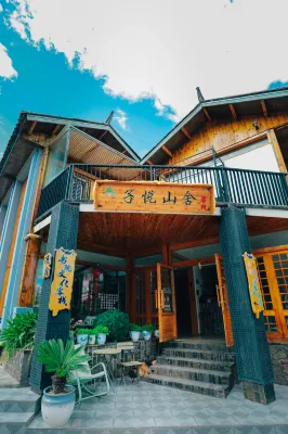 Lugu Huzi yueshanshe Inn