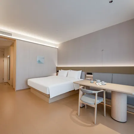 Ji Hotel (Zuoquan Central Park)