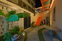 Lustrine Light Luxury Resort · Chuan Shang Qingbaili (Jingdezhen Taoxichuan) - Kitchens
