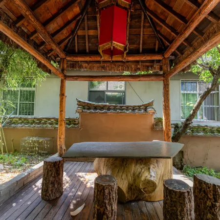 Wenzhu Courtyard Homestay