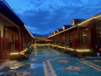 Zhaosu Xueling Mountain View Homestay - parking