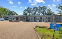 Motel 6 - McComb, MS - Motels
