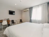 Aurea Delight Hotel Hotels near Central Mall