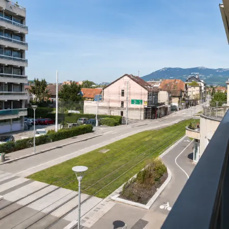 Bright Studio with Balcony, Tram 17, Gaillard, Geneva