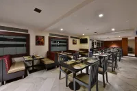 Click Hotel Yuvraj Surat (Formerly Known As Best Western Yuvraj Surat) - petit déjeuner