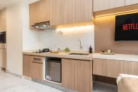 Pool view studio-Sky House BSD near AEON & ICE- L3 - balcony