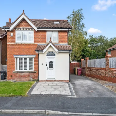 4BR 2BA+2WC | WiFi | Driveway | 7 Beds | Bolton
