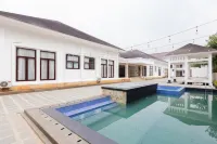 RedDoorz Premium Near Stasiun Lenteng Agung - Inns