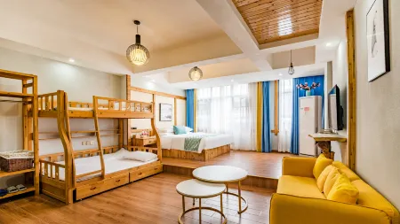 Floral Hotel· · time language hotel Отели рядом с достопримечательностью «Zhangjiajie National Forest Park»