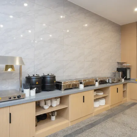 GELI Hotel (Jingjiang Qiche Keyunzhan)