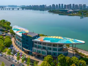 Shenxiangtang Riverview Art Hotel (Suining Dingsheng International Wanda Plaza)