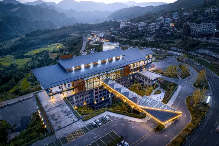 QIAN YUN SHAN FANG HOTEL Отели рядом с достопримечательностью «No.4 Fengyu Bridge»