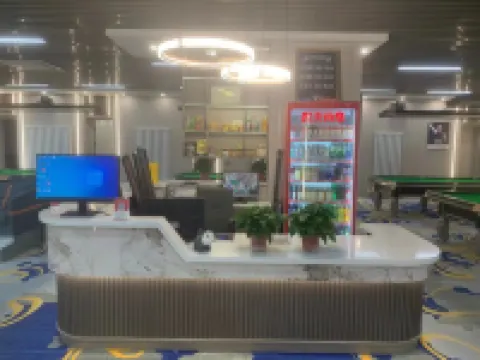 Super 8 Preferred Hotel (Baotou East Station Airport)