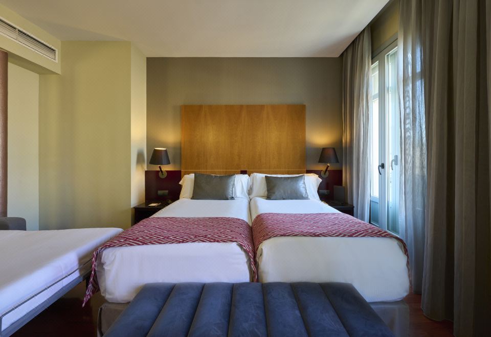 Hotel Catalonia El Pilar Over view