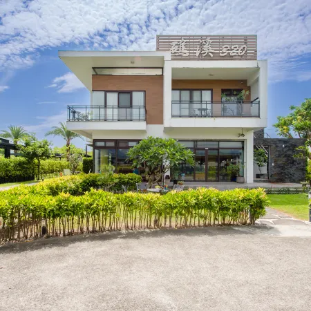 Jiaoxi 320 Homestay Отели рядом с достопримечательностью «Счастливая станция»
