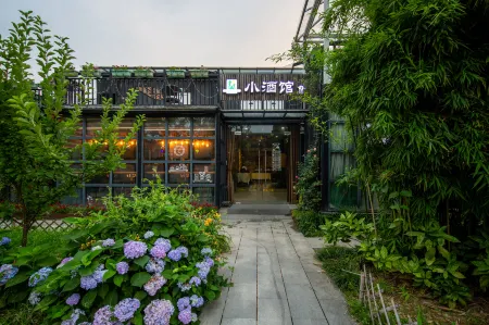 Floral Hotel·Yuyao Intensive Tribal Hotel (Siming Lake Scenic Area) Отели рядом с достопримечательностью «Siming Lake»