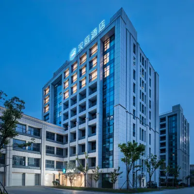 HanTing Hotel (Taixing Gulou Xintiandi) Hotels near Yalong Bay Beach