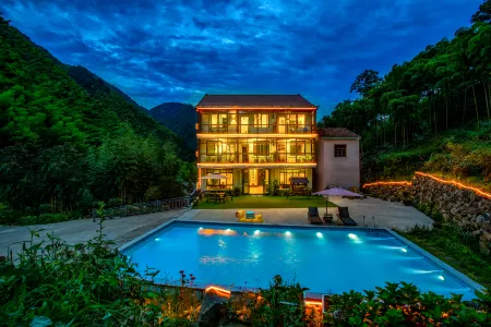 Anji Huifengge · Family-Friendly Vacation Home with Pool, Stream Access, and Mountain Views Отели рядом с достопримечательностью «Donglingcun»
