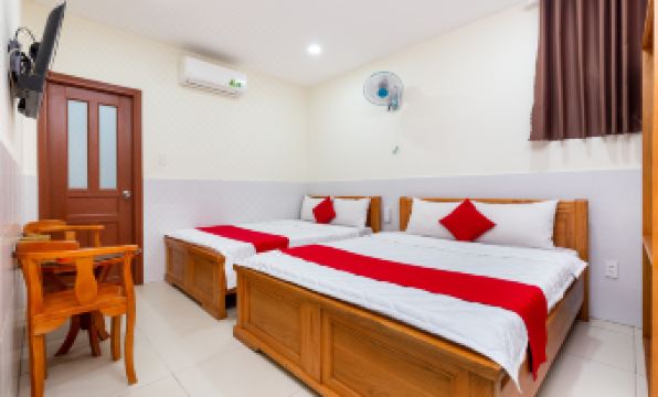 Rita Hotel near Tan Son Nhat Airport