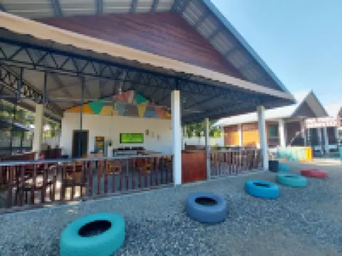 プア ファミリー ヴィラ カパライ島周辺のホテル