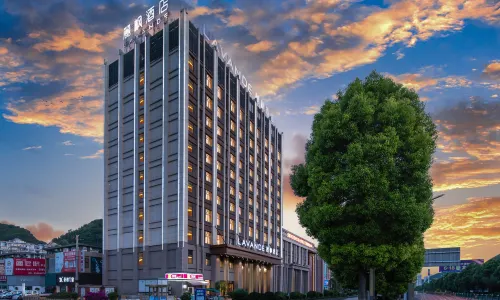 Lavande Hotel (Anshun West High-speed Railway Station)