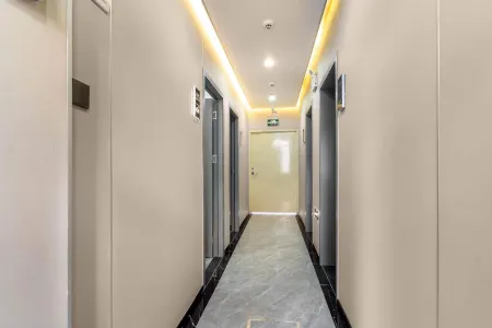 Xinyongshun Hotel (Shenzhen Baoan Wanda Plaza) Отели рядом с достопримечательностью «Спортивный центр Боань-поле для плавания»