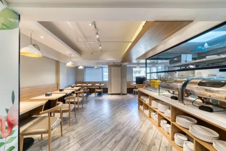 EK Inn Hotel (Dalian Dongbei University of Finance and Economics Gaoxin Wanda) Отели рядом с достопримечательностью «Department of Engineering Mechanics Dalian University of Technology»