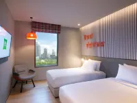 Ibis Styles Bangkok Sukhumvit 4 Hotels near Nana