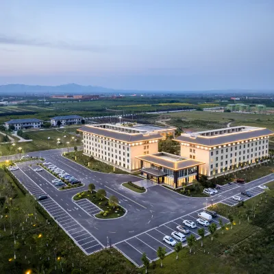 Baoji Fufeng County DiJianNanShan Hot Spring Hotel (Famen Cultural Scenic Area) Hotels in de buurt van Yang Xun Tablet