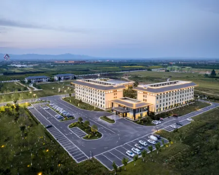 Baoji Fufeng County DiJianNanShan Hot Spring Hotel (Famen Cultural Scenic Area) Hotels in Fufeng