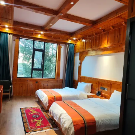 Kaiman Platinum Hotel (Xinduqiao Gongga Snow Mountain Viewpoint Branch)