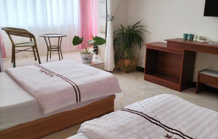 Lingbao Chengdong Xinyi Hotel