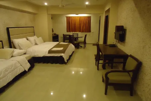 Hotel Maan Residency
