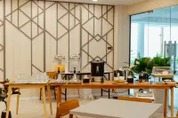 RUS Hotel & Convention Hotels in Uthai District