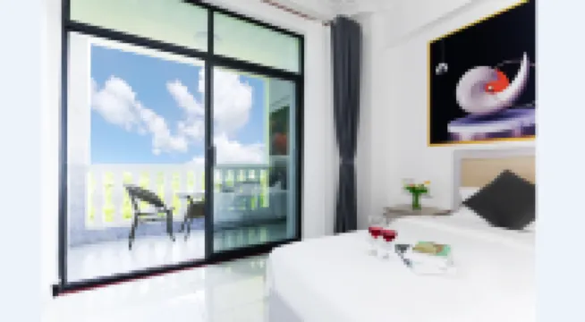 Haiyue Light House Hotel (Sanya Bay Phoenix Airport) Hotels near Hainan Jingrun Pearl Museum