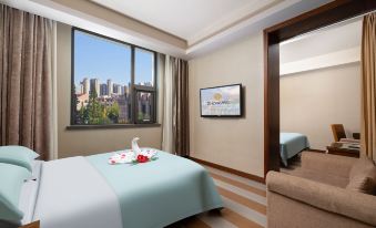 Linyi Ronghua Hotel (People's Square Railway Station)