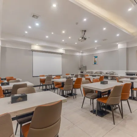 Manston Holiday Hotel (Zhongshan Road Pedestrian Street Wuhu High-Speed Railway Station)