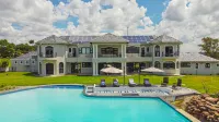 Villa Tasha Luxury Suites, Lanseria Hotels in Lanseria
