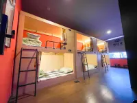 Maozaiwu Youth Hostel (Nanjing Confucius Temple Sanshan Street  Station)