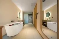 Dragon Cat Elf Hotel (Hefei High Speed Rail South Station Lei Street Night Market Plaza Branch)