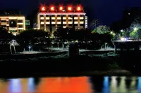 Donis Hotel Hotel dekat Yuantan Railway Station
