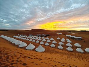 Zhongwei Moshang Fanxing Desert Star Watching Homestay