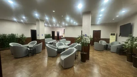 Yilong Dexu Business Hotel