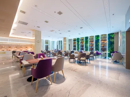 Lavande Hotel (Changchun Railway Station Square Branch) Отели рядом с достопримечательностью «Jilin Teachers' Institute of Engineering & Technology (Kaixuan Road)»