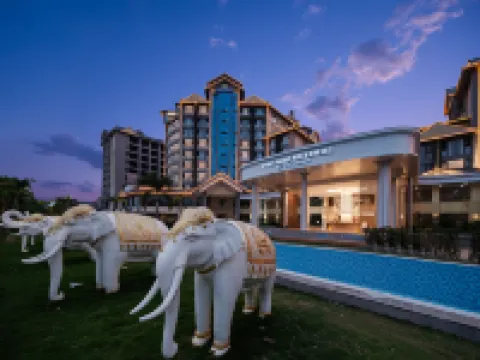 Days Hotel & Suites by Wyndham (Xishuangbanna Jinghong Sunac International Resort Store) Hotels near Sunac Xishuangbanna Resort