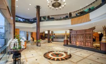 1. Hotel Ci..