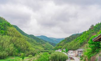 Tonglu Cloudy Mountain & Creek Fun Home(YALU Rafting)